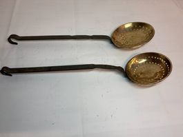2 Schöpfsiebe, Siebkellen, Kupfer-Siebe antik