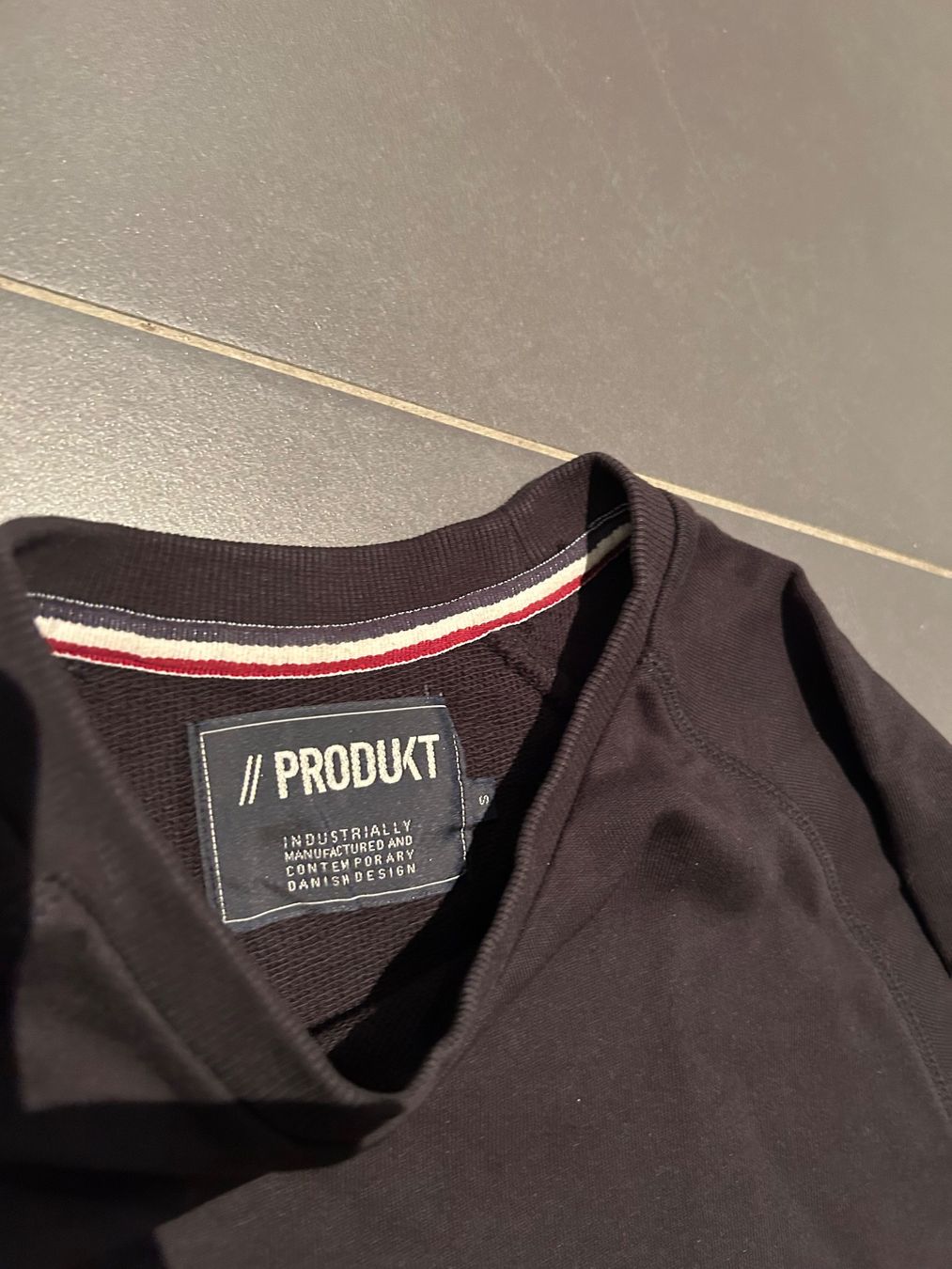 Maglioni & Felpe: Sweatshirt – Nuovo (secondo la descrizione) da Schlieren venduto da Leavio