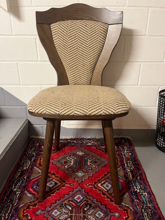 2 Stühle nie gebraucht beide für 50. Kaufen auf Ricardo