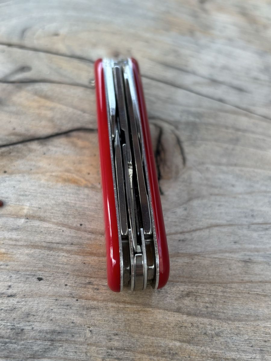 Victorinox Taschenmesser: Victorinox Offiziersmesser  – Gebraucht aus Würenlos von Ashley24 7