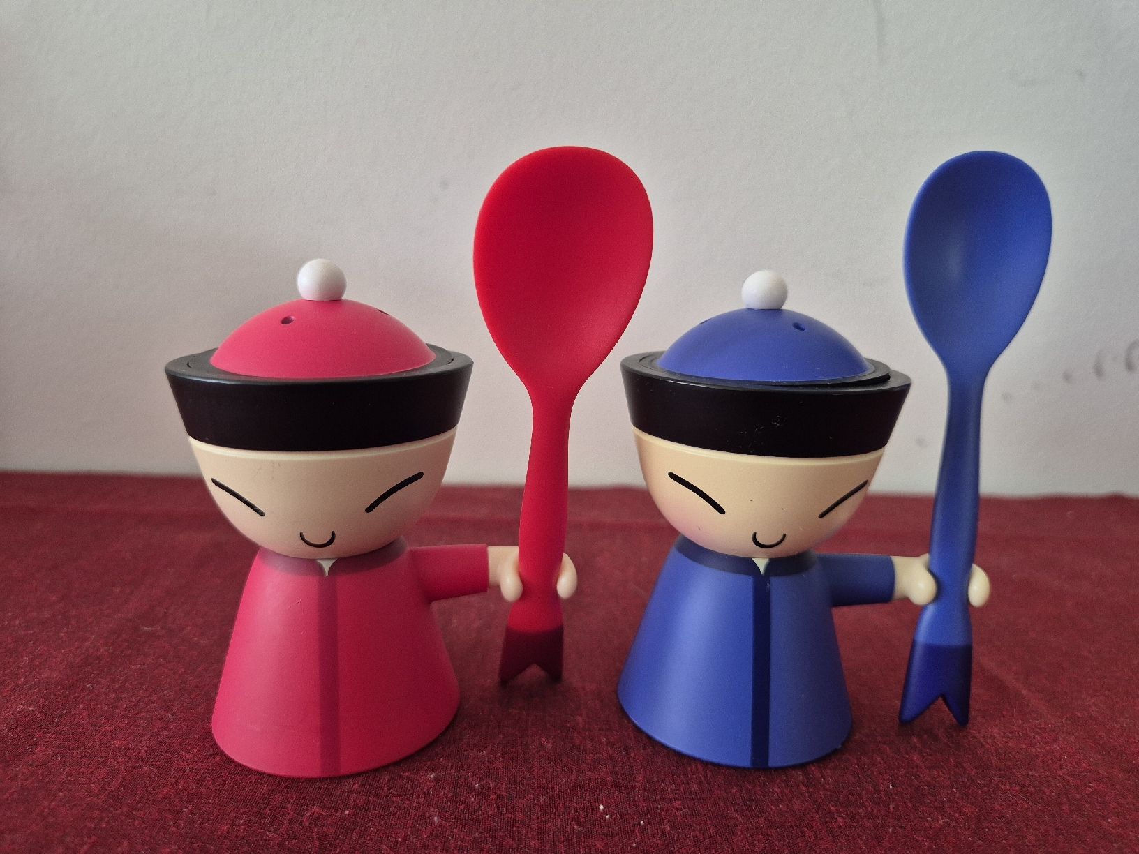 Alessi Altre Stoviglie: Alessi Eierbecher "Familie Chin"  – Usato da Oberdiessbach venduto da Finland1977