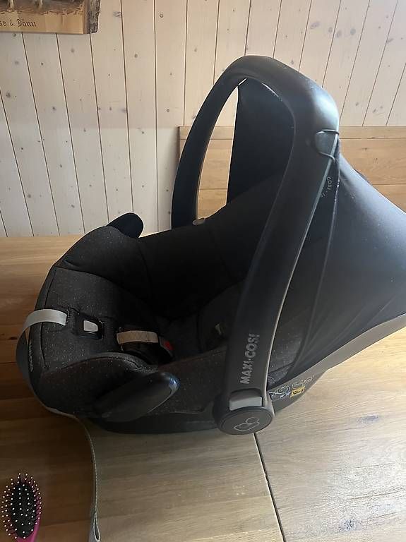 Sièges auto: Maxi Cosi Babyschale – D'occasion à Wasen im Emmental par fix87