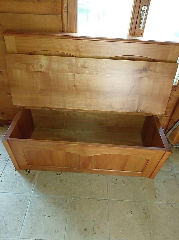 Panchine: Banc en bois massif – Usato da Noiraigue venduto da pel_ny7d 2