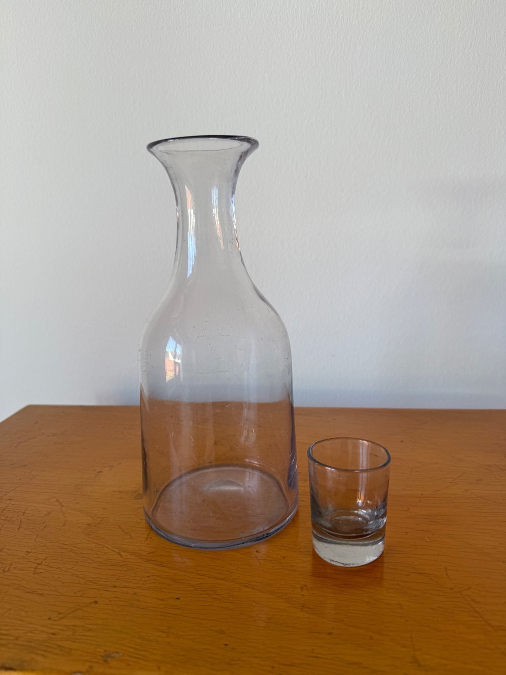 Caraffe: Antike Karaffe mit Schnapsglas – Usato da Luzern venduto da Mamutpe