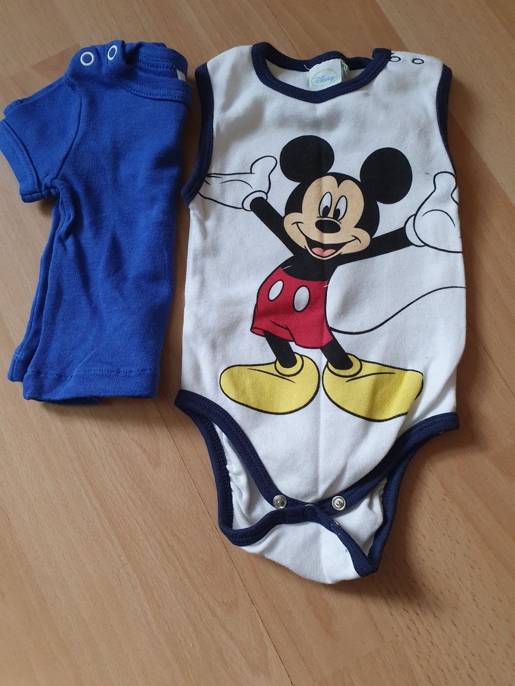 Lotti & Set di vestiti: Body + T-Shirt 50/56 – Usato da Kappel SO venduto da tiger1921