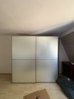 Schwebetürschrank mit zwei Türen, Milchglas