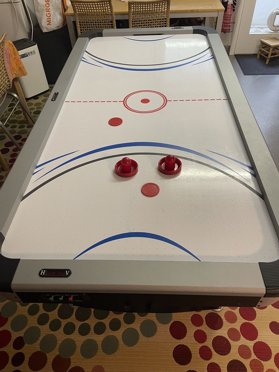 Spielzeuge: Airhockey-Tisch – Gebraucht aus Urtenen-Schönbühl von katze008