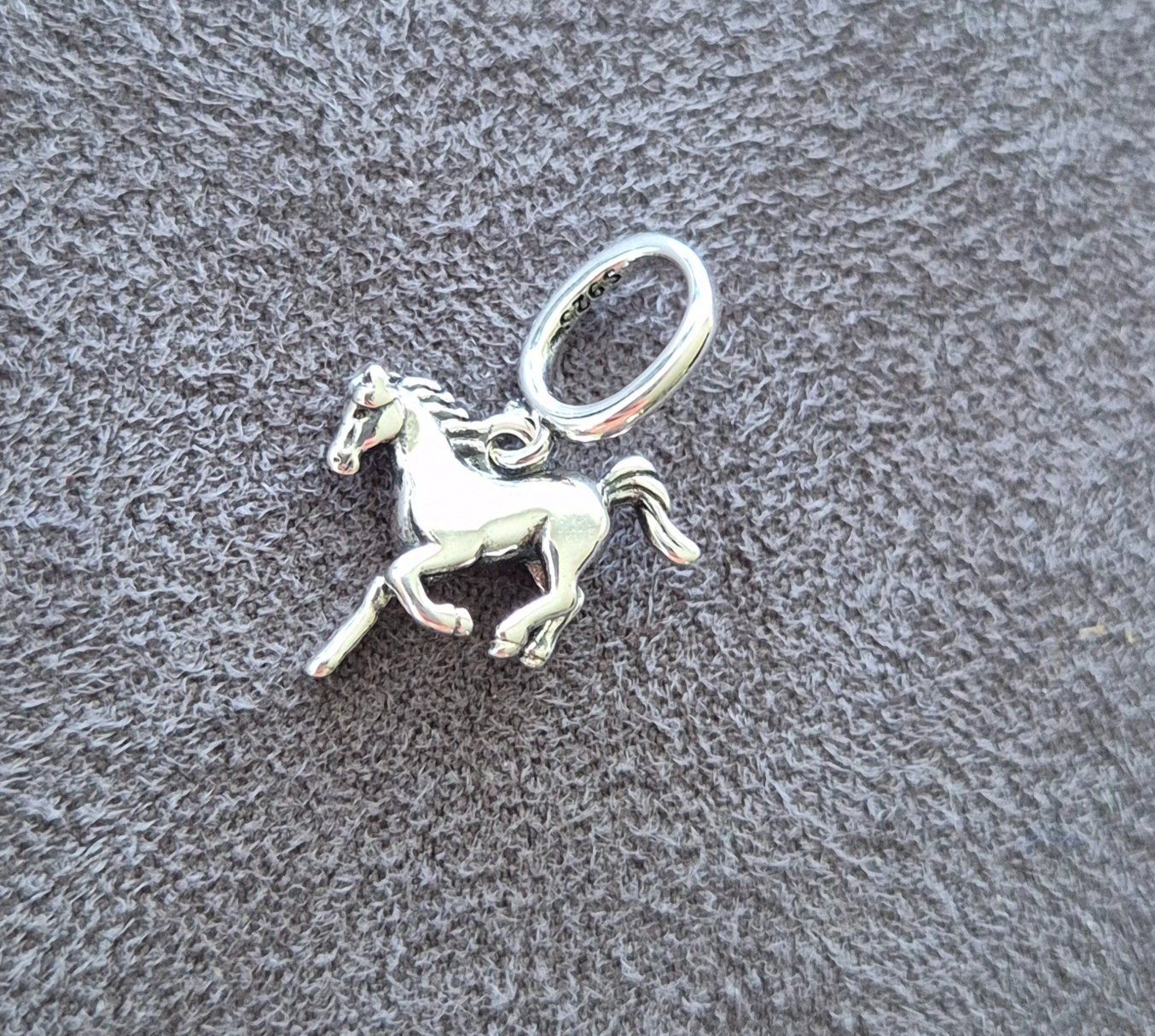 Ciondoli: Silber Charm Pferd +Garantie – Nuovo (secondo la descrizione) da Rotkreuz venduto da Carbone_Bijou-Shop