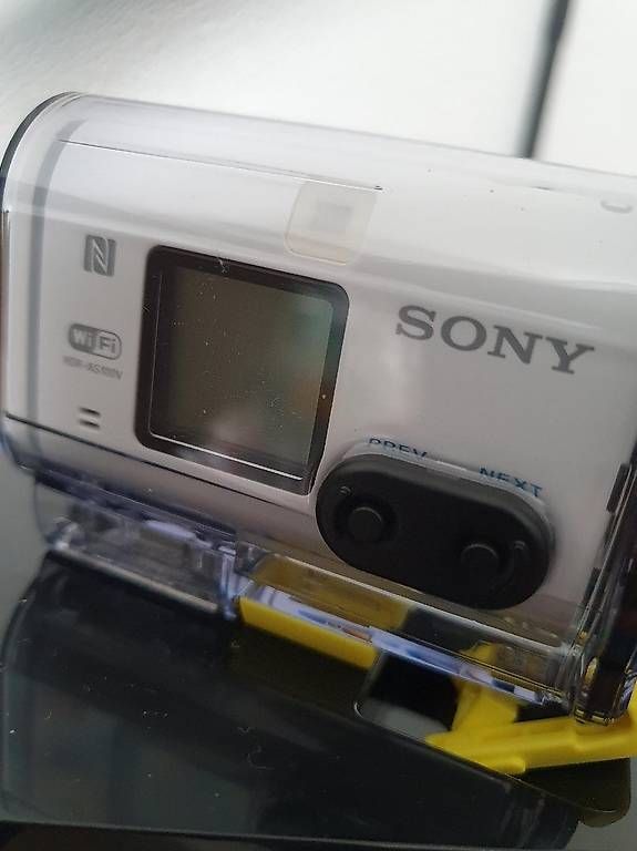 Fotocamera: Sony HDR-AS100V mit Remote Control RM-LVR2 (Versand 9F) – Usato da Mendrisio venduto da rappoport