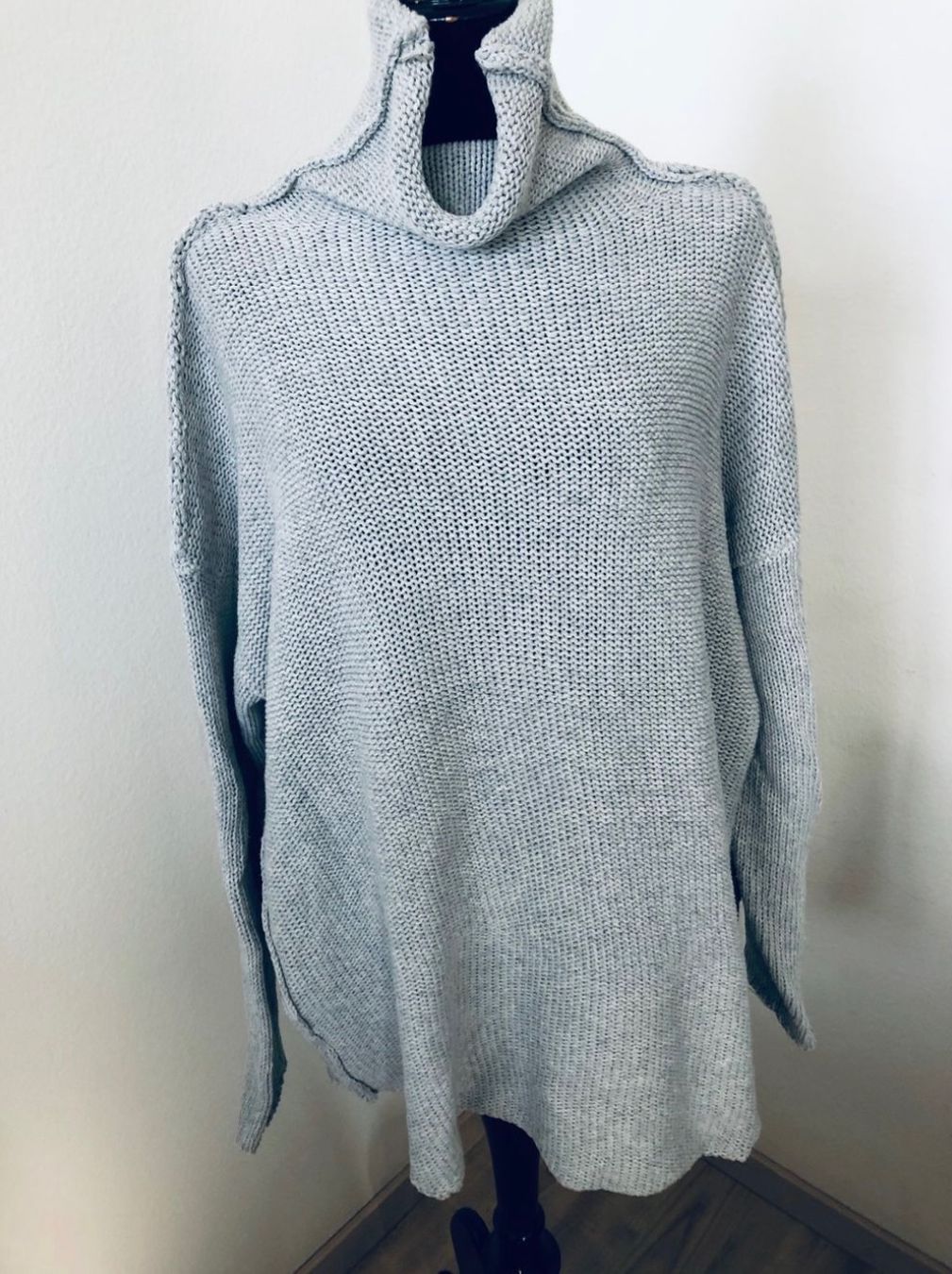 Maglioni & Felpe: Grauer Strickpullover mit Rollkragen - Kuschelig warm! – Usato da Muensingen venduto da drleevsy