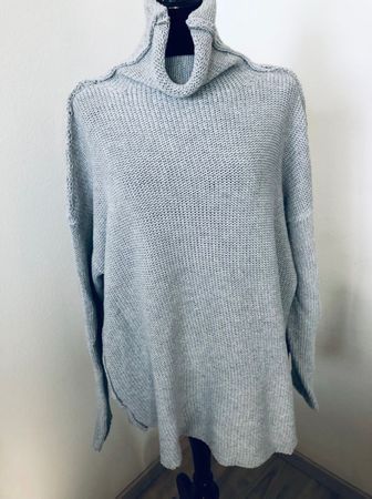 Grauer Strickpullover mit Rollkragen - Kuschelig warm!