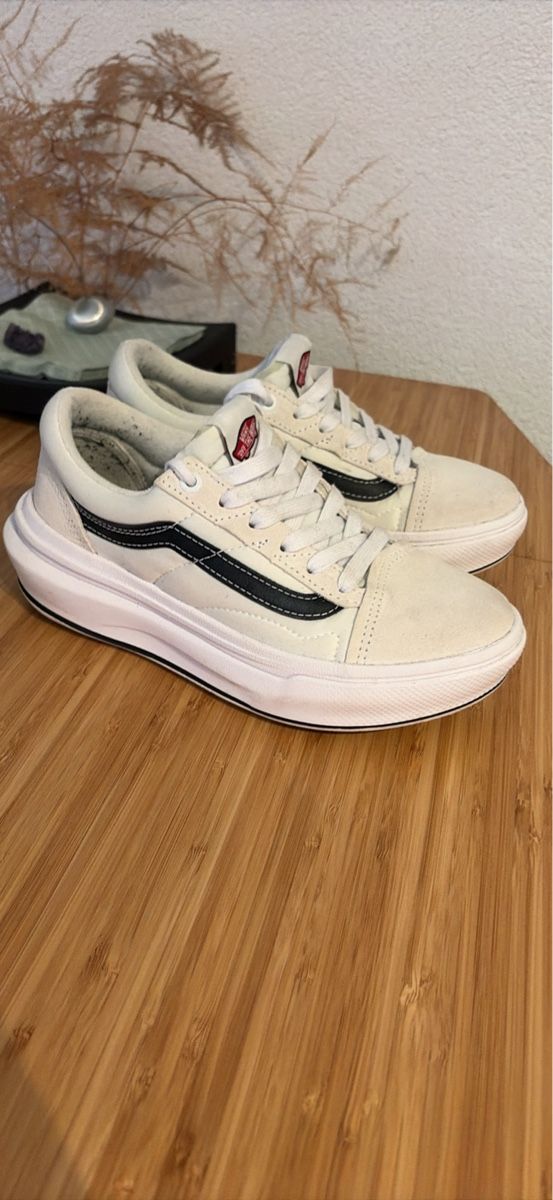 Vans Chaussures femmes: Baskets Vans Old Skool, creme, taille 37, bon etat – D'occasion à Coeuve par meg_l6km