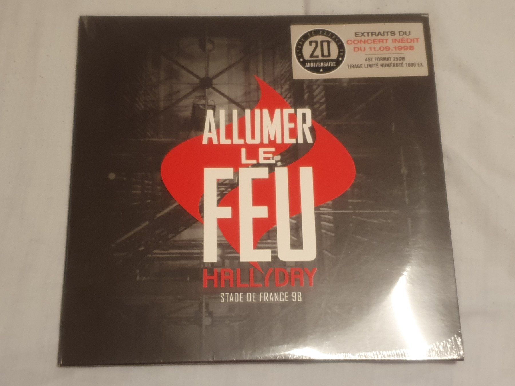 Dischi in vinile: Johnny Hallyday vinyle 45 T format 25 Cm allumer le feu – Nuovo e nell'imballaggio originale da Belmont-Lausanne venduto da MikeC