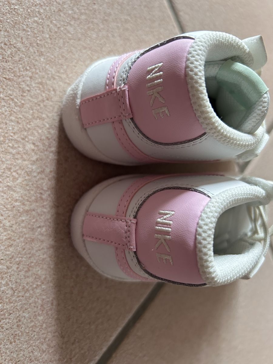 Nike Schuhe für Jungen: Chaussures Nike pour enfant – Neu (gemäss Beschreibung) aus Prangins von car_tv79 3