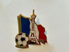 1 Pin Eifelturm und Fussball