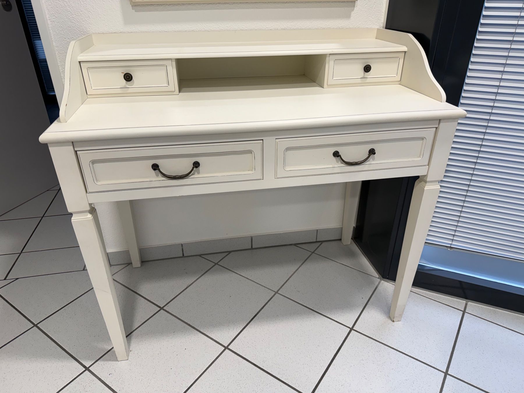Tavoli da trucco: Schminktisch mit Spiegel – Usato da Merenschwand venduto da kmo_8hbs 2