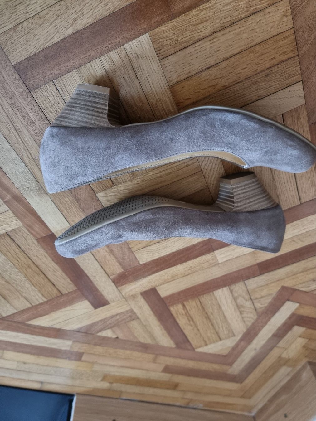 Scarpe da donna: Escarpins cuir beige/gris 39 – Usato da Veyrier venduto da Leilazizou 3