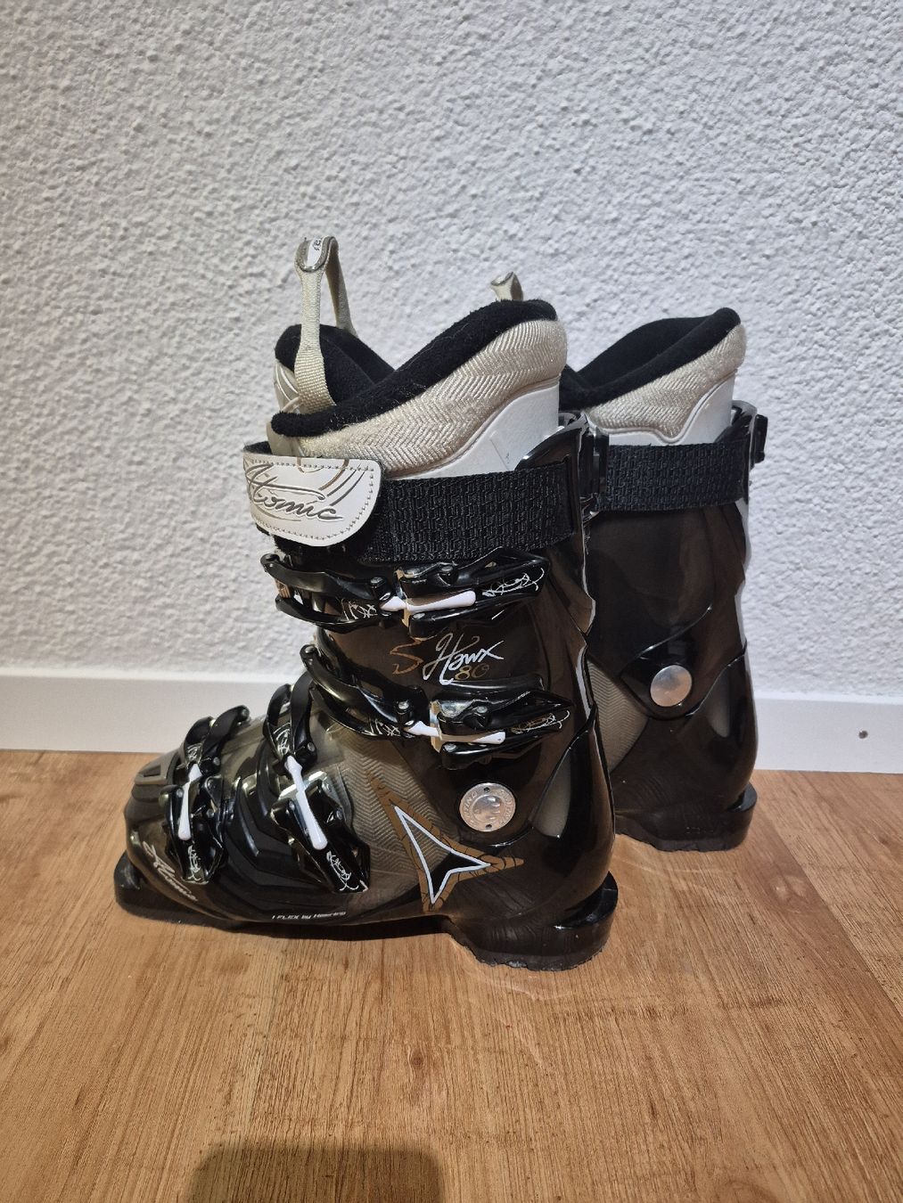 Scarpe da donna: atomic skischuhe 23-23.5cm – Usato da Spiez venduto da V.H.K. 1