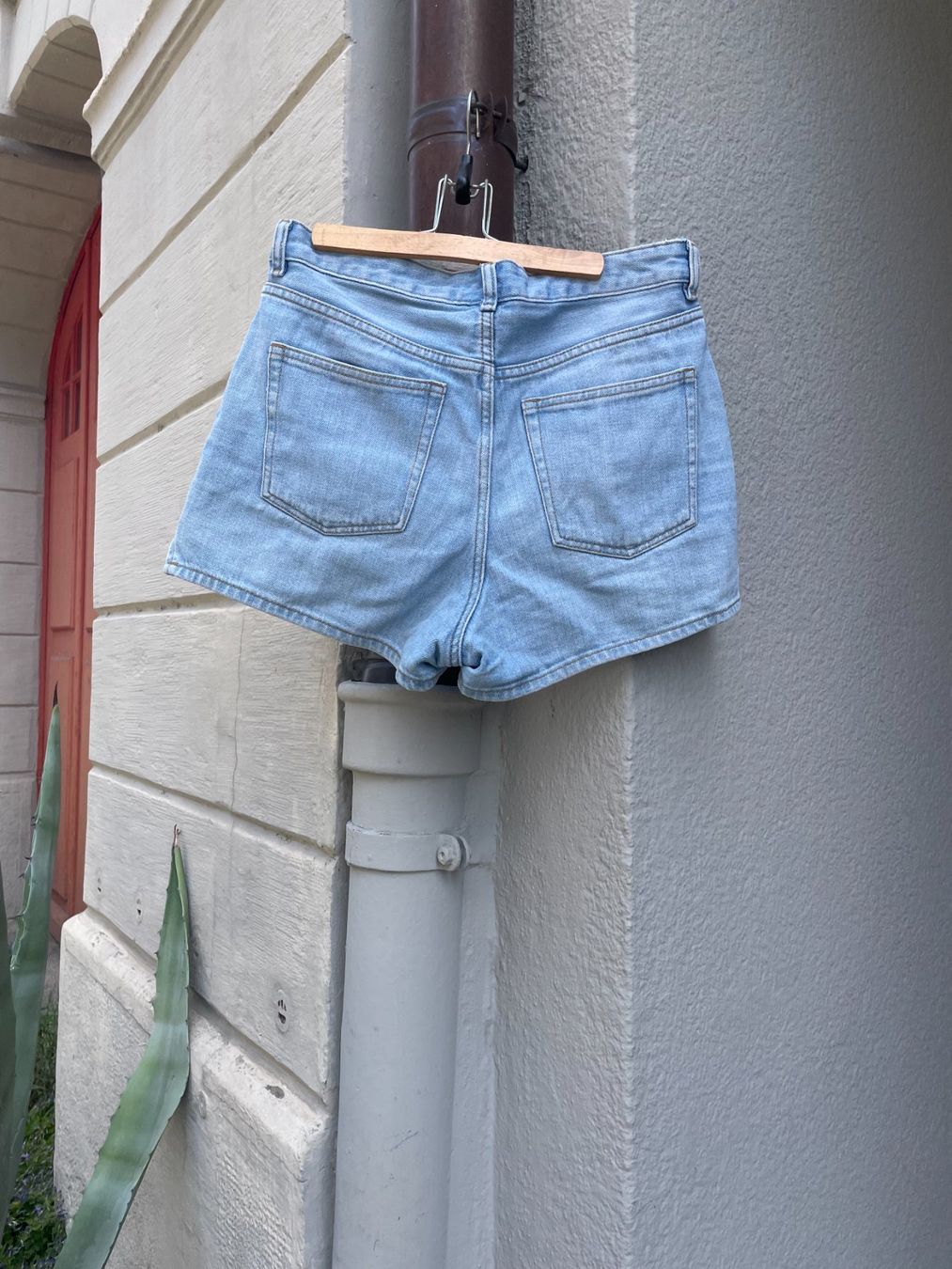 Jeans: Light blue denim shorts – Usato da Zürich venduto da Chiara.la 1