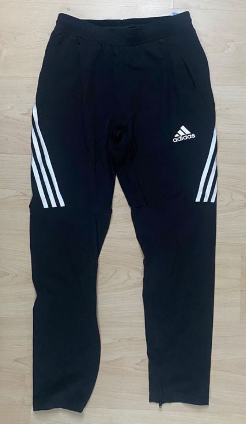 Adidas Hosen: Trainerhose Adidas Gr S – Gebraucht aus Binz von julijuli