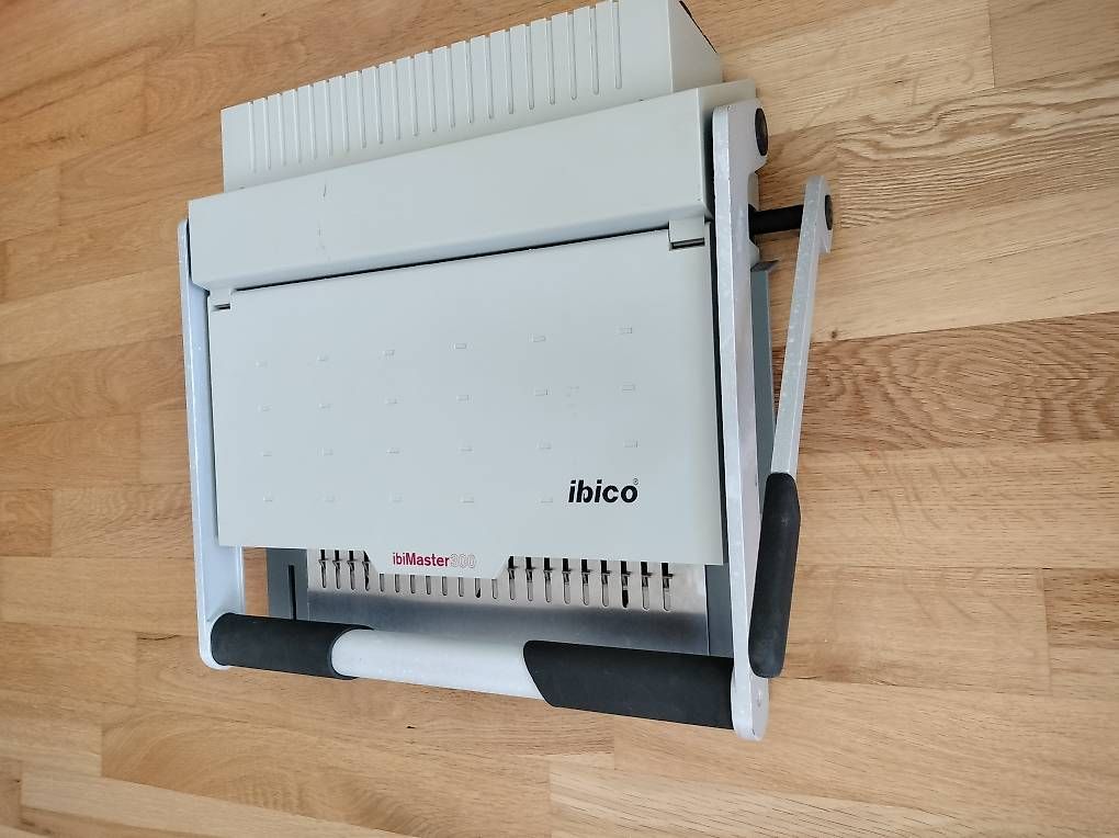 Ibico Macchine rilegatrici: Profi Bindegerät Ibico ibiMaster300 mit viel Bindematerial – Usato da Muri AG venduto da goodmood17 1