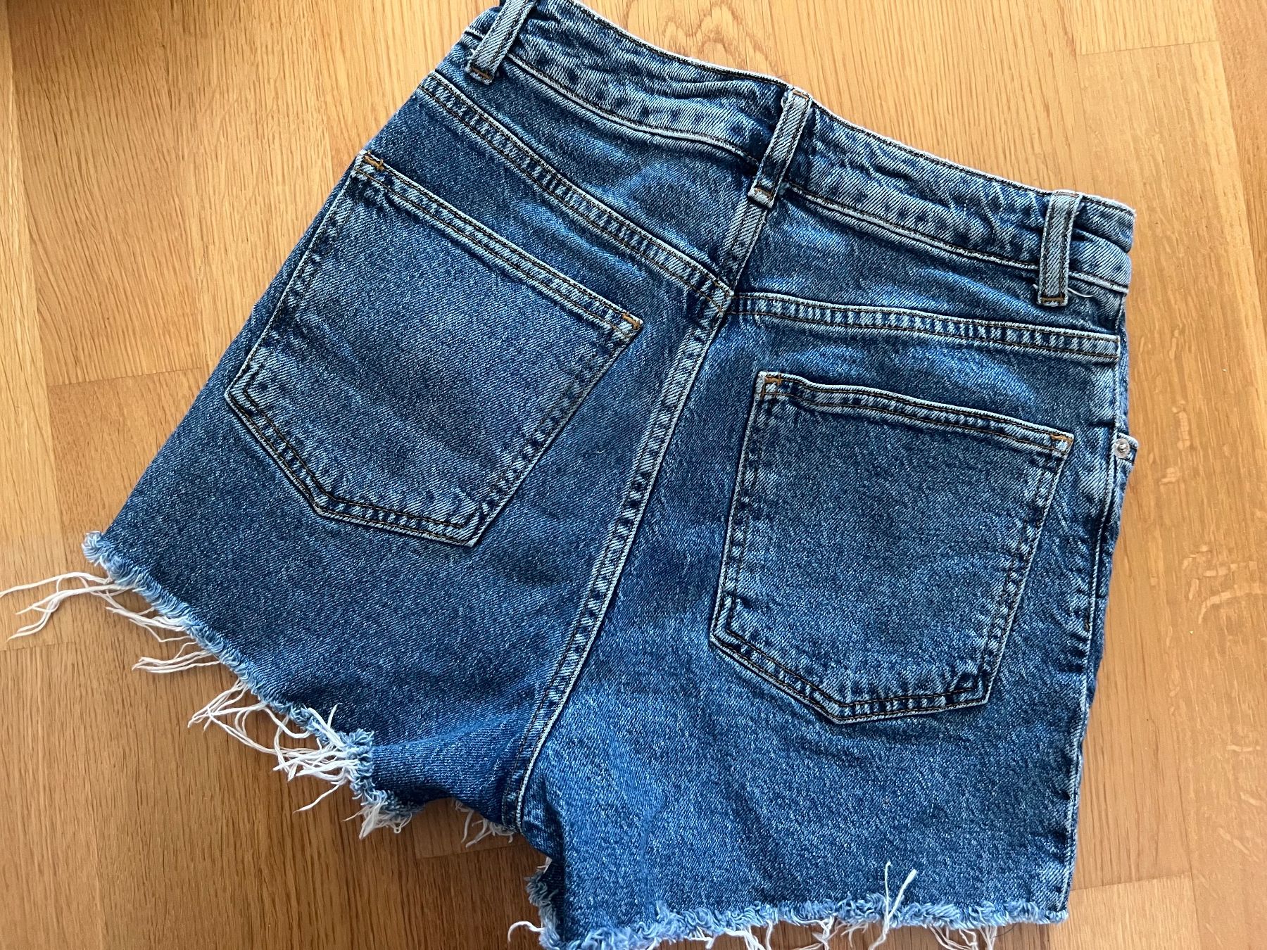 Jeans: Jeans-Shorts – Gebraucht aus Solothurn von alinamaeva 2