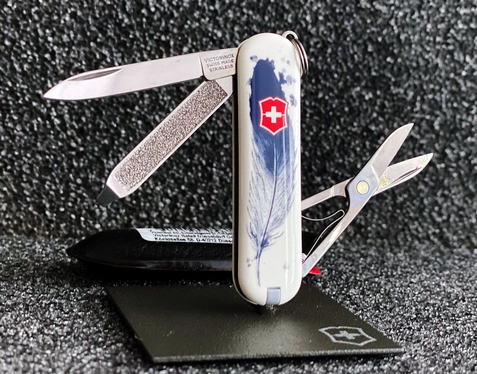 Victorinox classic best sale limited edition 2016