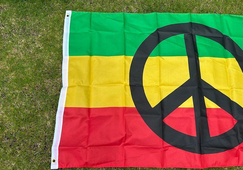 Bandiere: 3x Rasta-Friedensflagge SKY 90x150cm - Drapeau de paix rasta – Nuovo e nell'imballaggio originale da Bussigny venduto da NATURALO 2