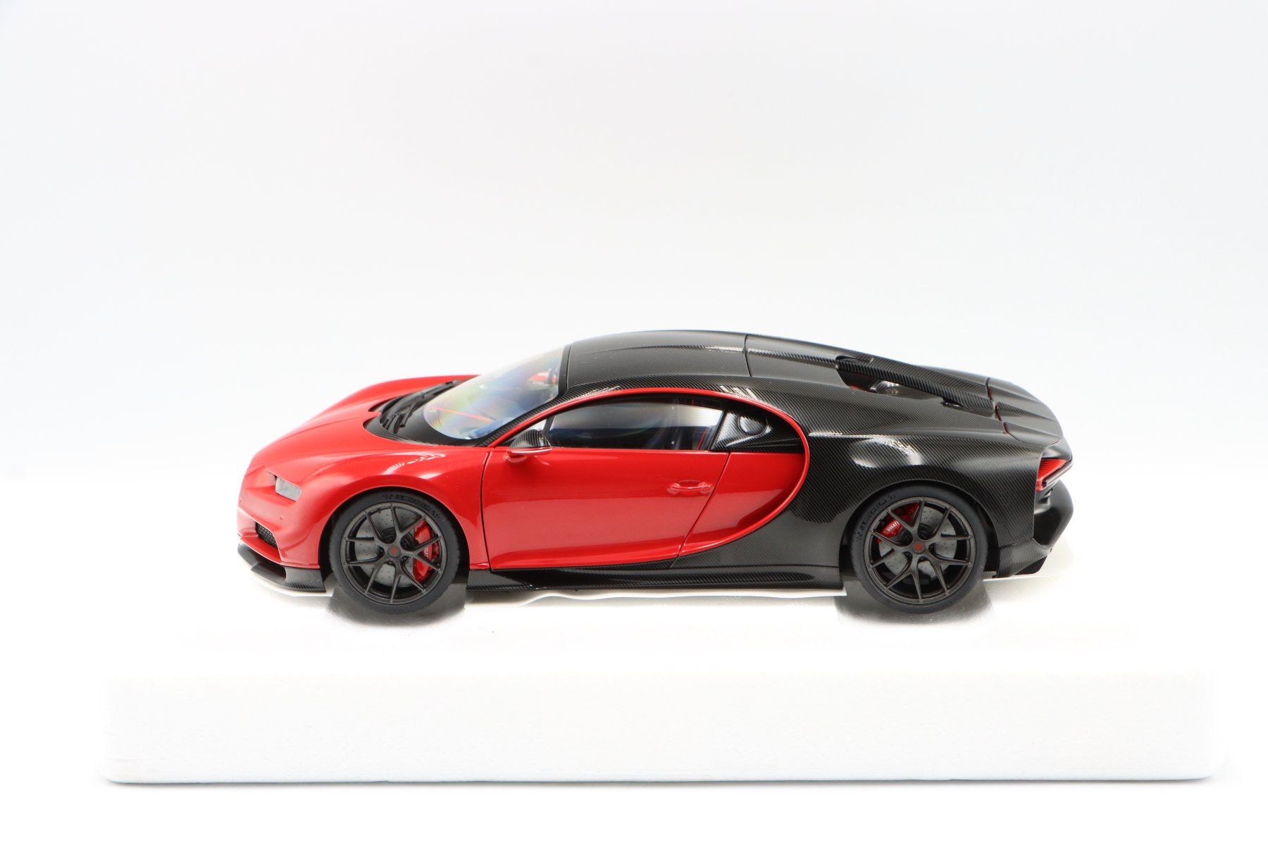 Bugatti Modellini d'auto: Bugatti Chiron Sport 2019 1:18 AutoArt – Nuovo e nell'imballaggio originale da Bühl b.Aarberg venduto da modelldiecast 3