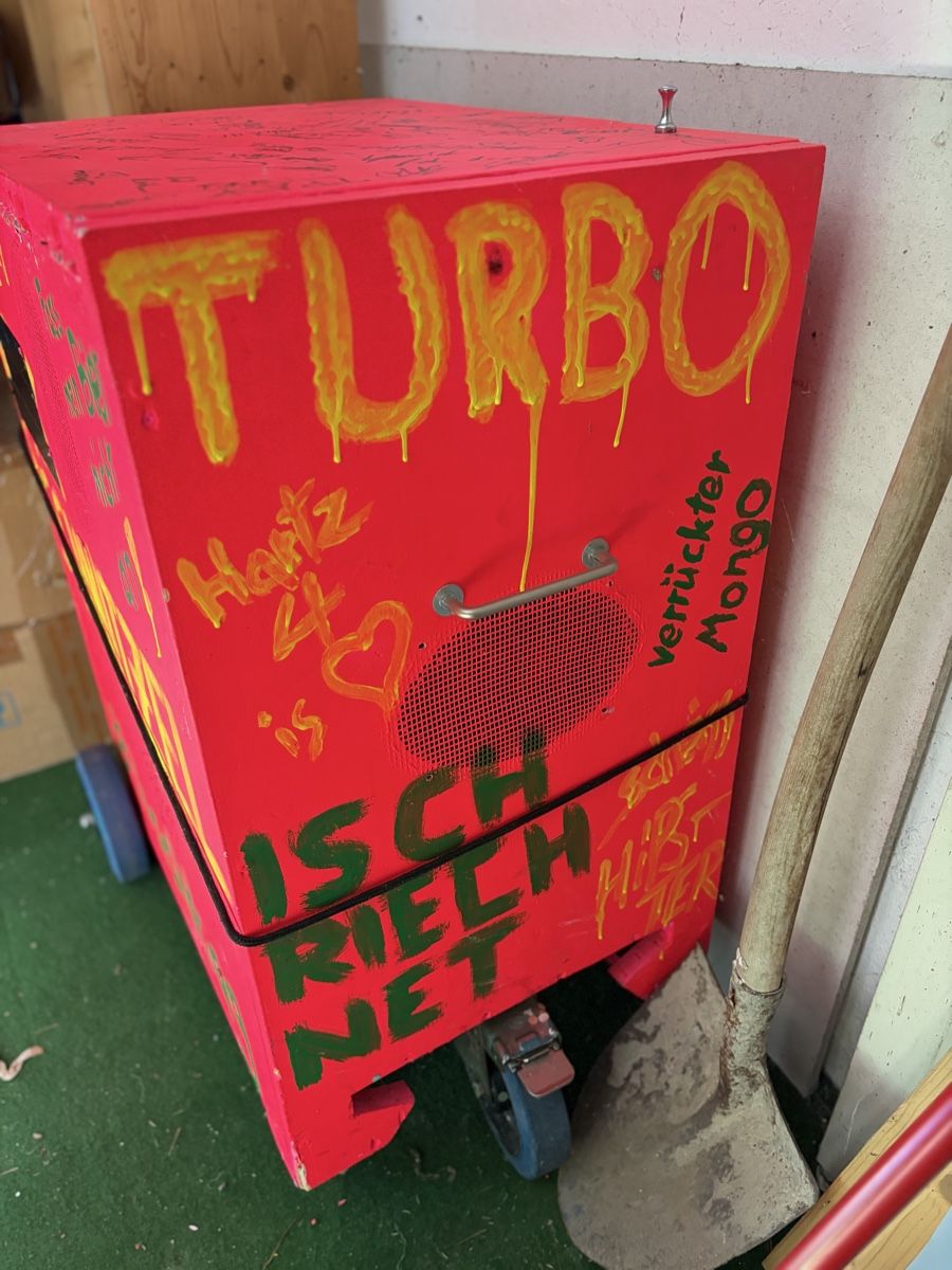 Eléments de bureau: Fasnachts Wägeli mit Auto-Soundsystem – D'occasion à Solothurn par doitlikeidoit 4