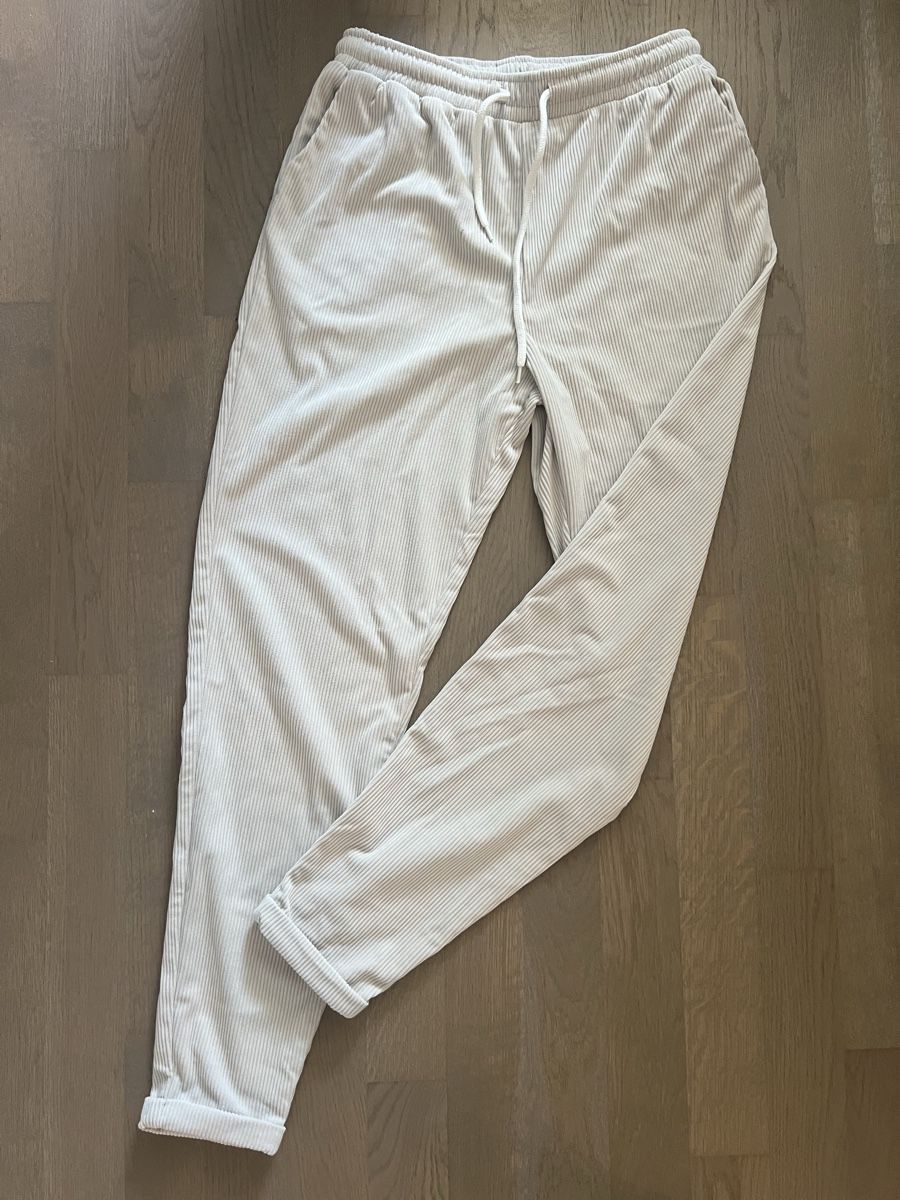 Pantaloni: Damen Hose gerippt – Usato da Kriens venduto da Luzernerin_K 5