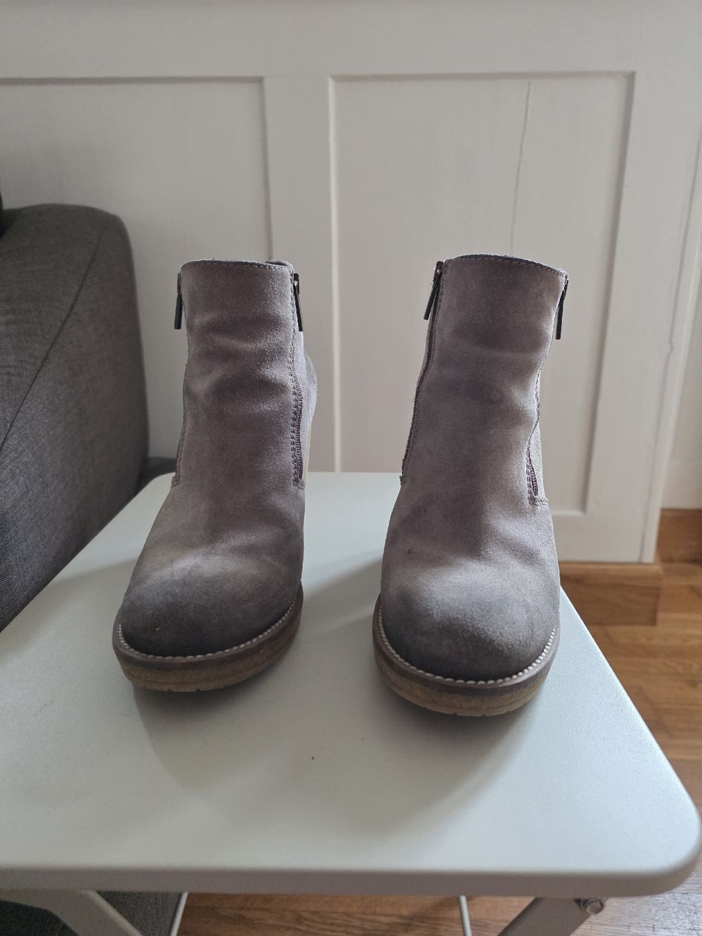 Damenschuhe: Bottines en daim gris taupe – Gebraucht aus Vicques von Kookai76 1