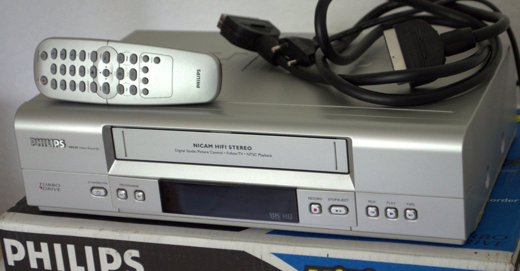 Philips Enregistreurs: Videorecorder / magnétoscope  VHS Philips VR540 – D'occasion à Collonges par arashee 2