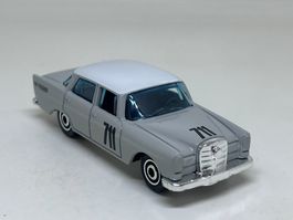 Matchbox Mercedes-Benz 220 SE #126