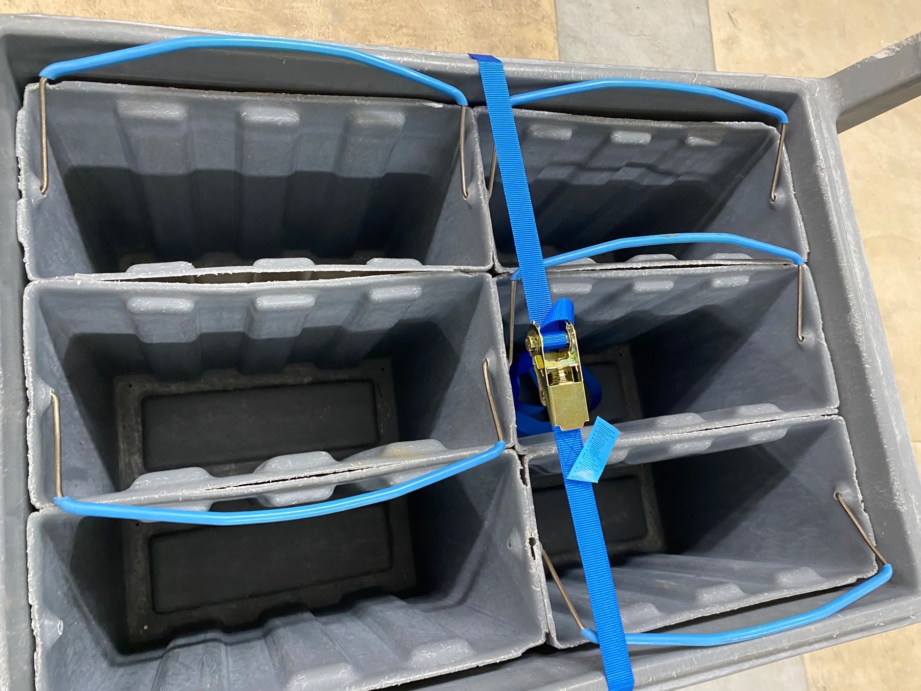 Korpus: Robuster Eistransportwagen mit Rollen, grau, vielseitig! – Gebraucht aus Seuzach von salche 4