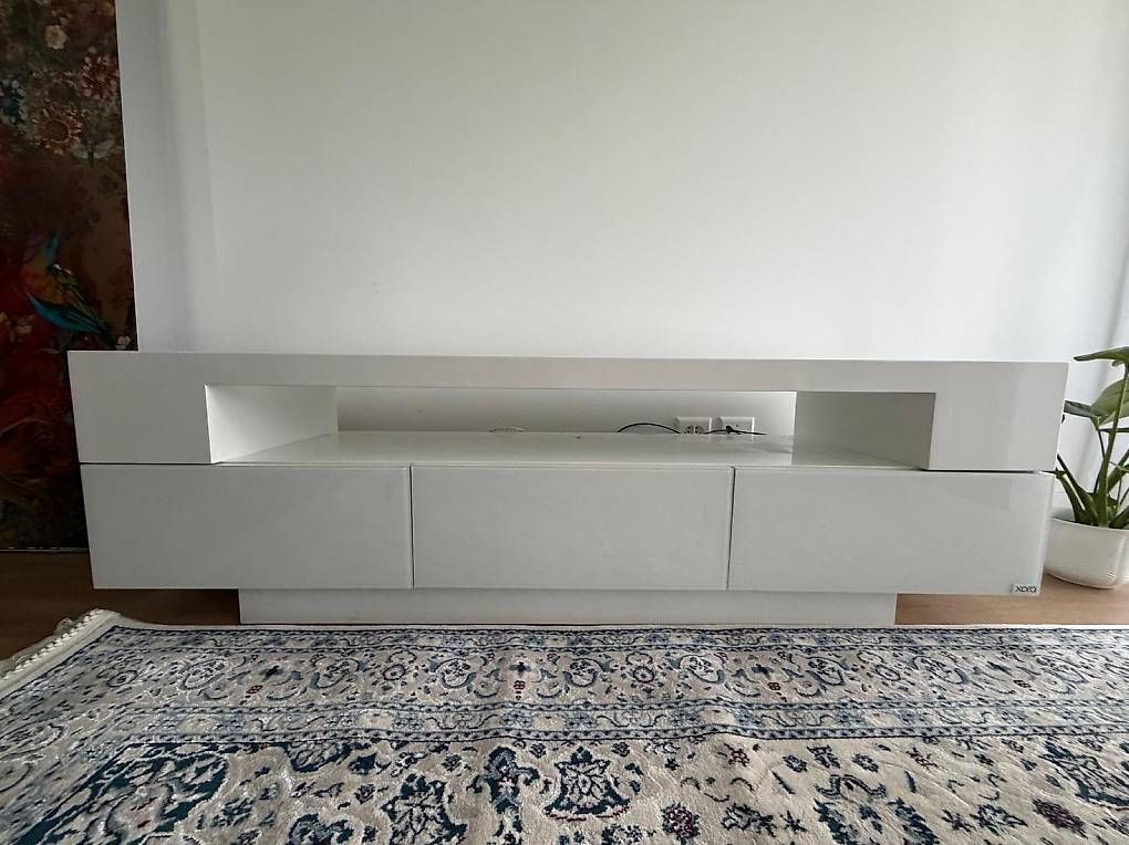 Mobili TV: TV-Möbel / Lowboard Hochglanz Weiss  Modern & Elegant – Usato da Luzern venduto da shi_qd85