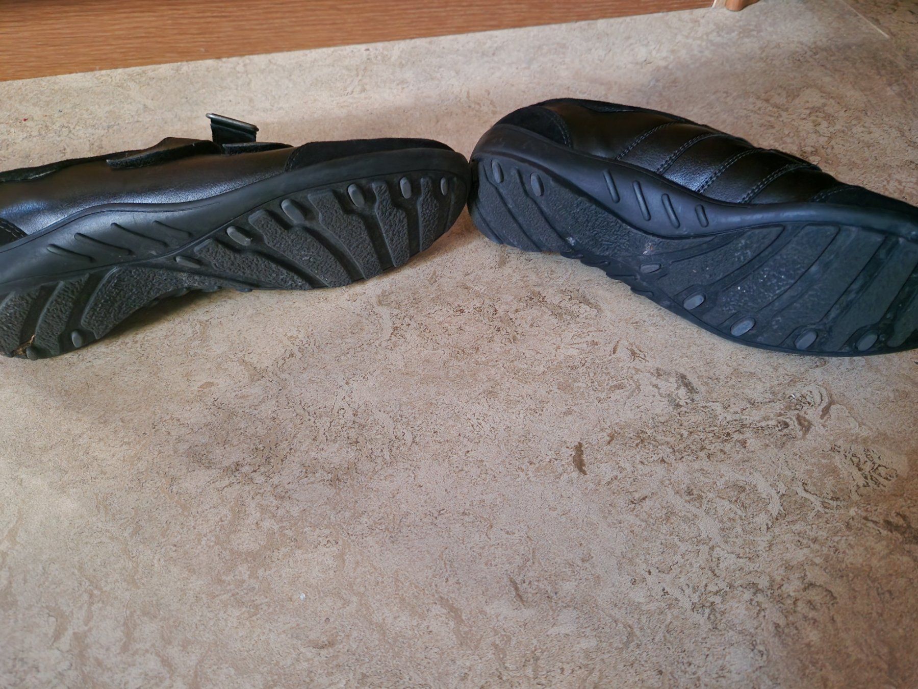 Scarpe da donna: Schwarze Halbschuhe Gr. 38 mit Klettverschluss – Usato da Wettingen venduto da tg_sd 1