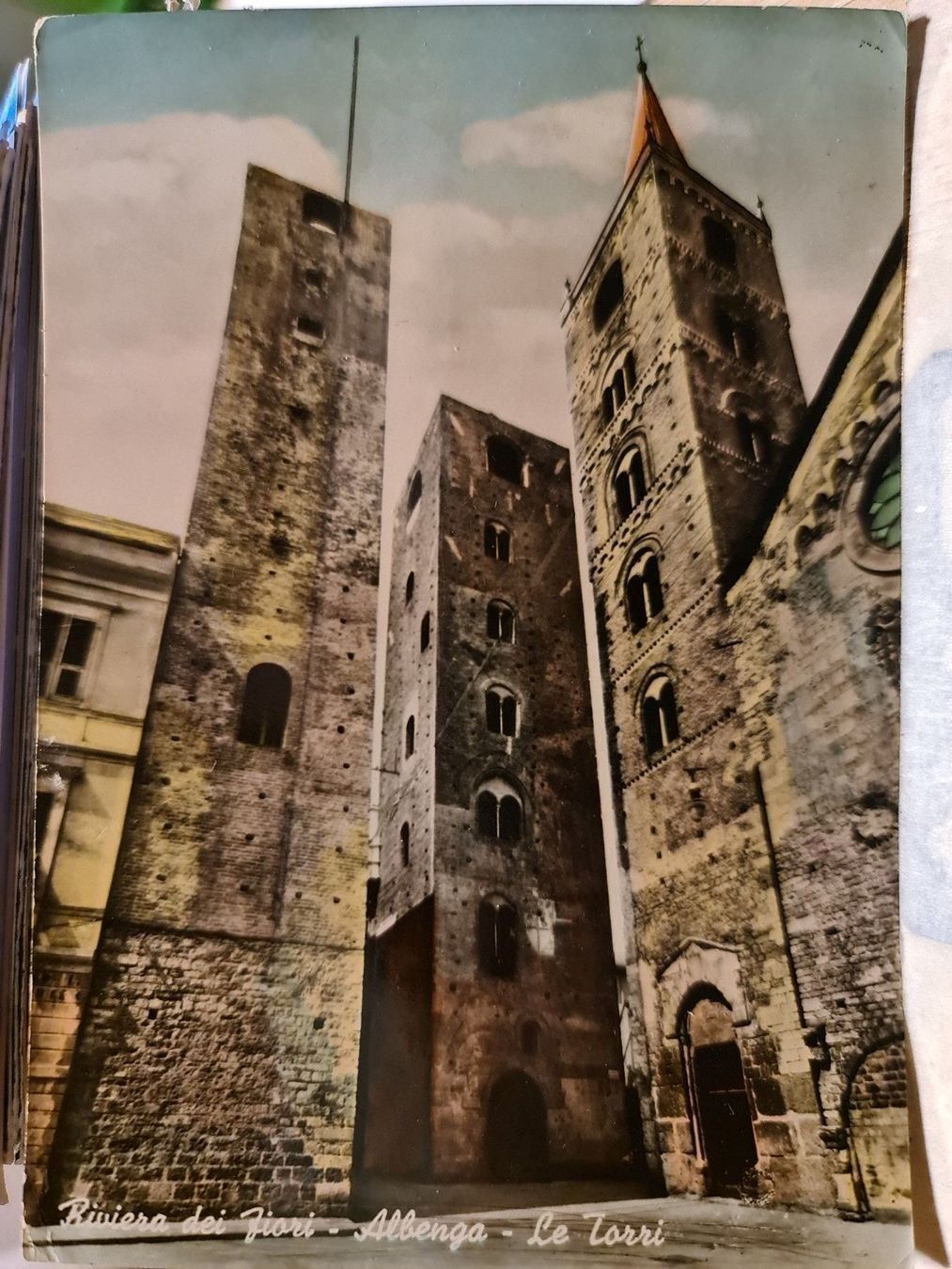 Cartoline postali: Ansichtskarte Albenga Italien – Usato da Dintikon venduto da Vexi