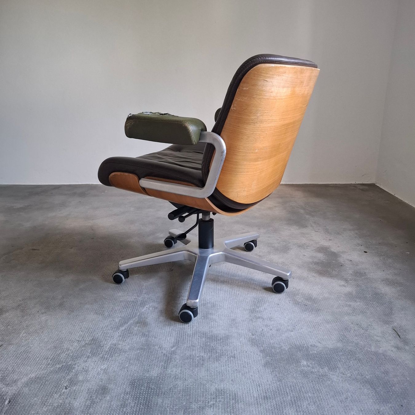 Giroflex Sedie: Chaise de bureau Giroflex par Martin Stoll 1970 – Usato da Neuchâtel venduto da Rochawood 2