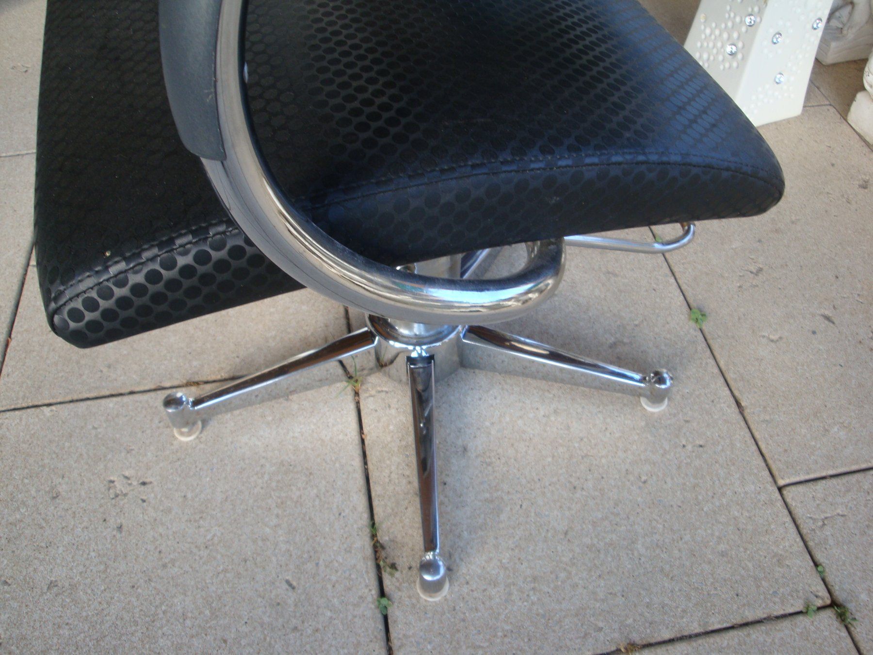 Chaises: Coiffeurstuhl schwarz – D'occasion à Enggistein par mach1 9