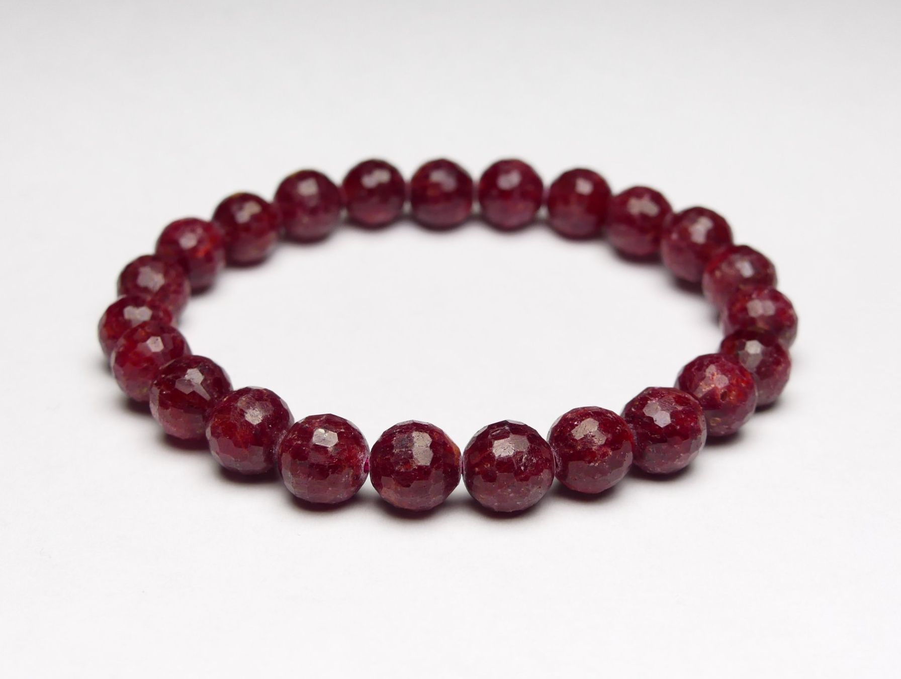 Bracciali & Braccialetti: Edles Rubin-Armband, facettiert – Nuovo e nell'imballaggio originale da Matten b. Interlaken venduto da kero71