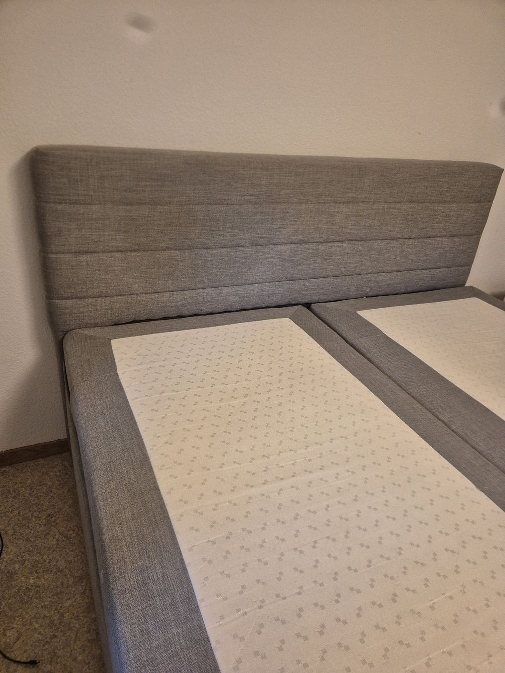 Betten: boxspring bett Grau – Gebraucht aus Regensdorf von niikii7 1