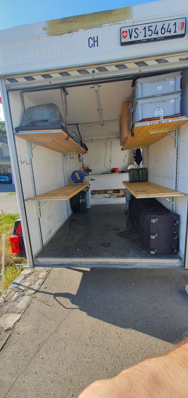 Rimorchi: 1999 Tow A VAN fermée avec store et porte d'accès – Usato da Savièse venduto da Mekpy 2