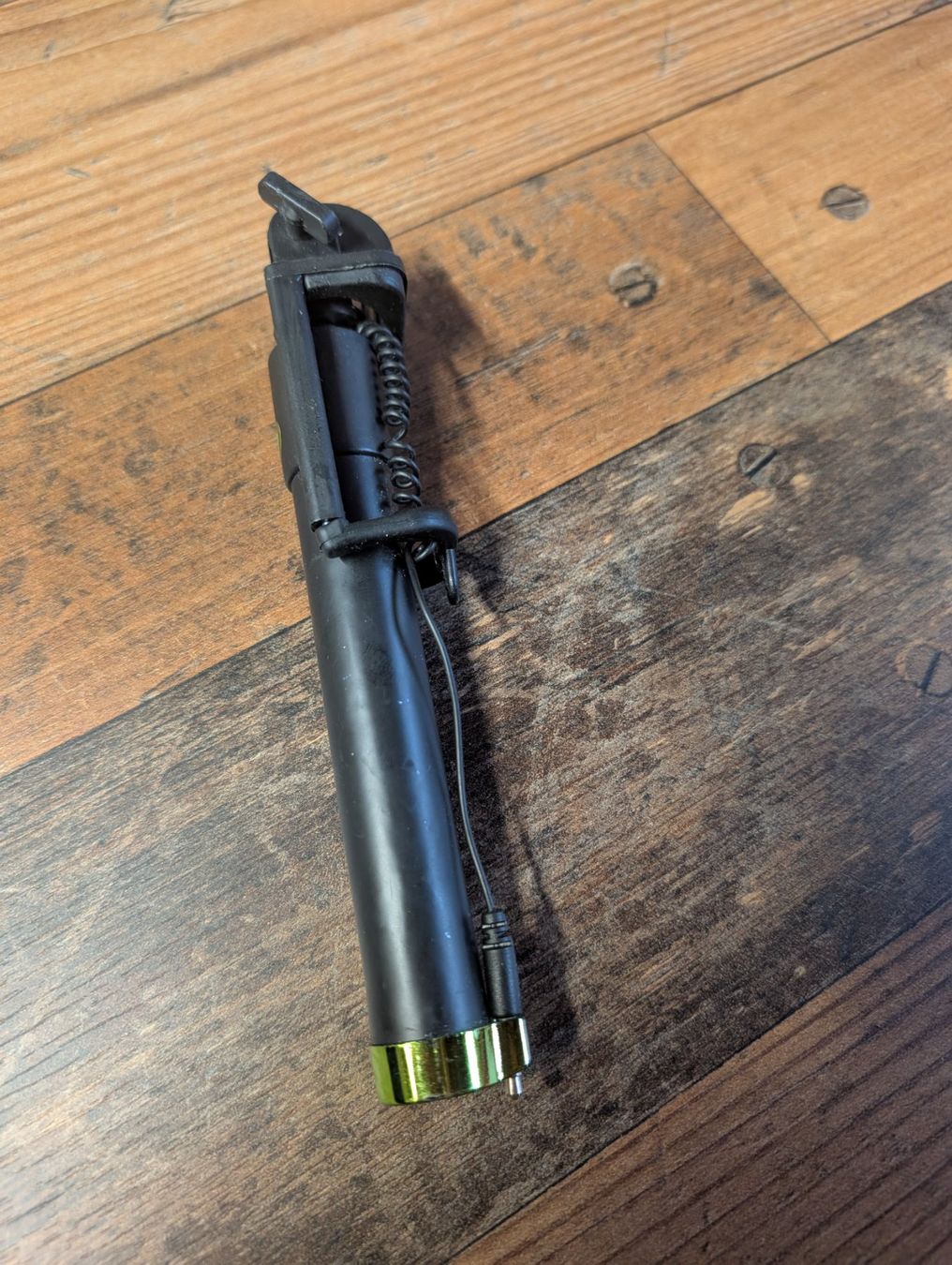 Staffe: Selfie Stick / Stativ mit Kabelauslöser – Usato da Neuenhof venduto da mlw_w98j 3
