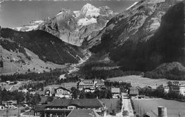 Kandersteg mit blümlisalp