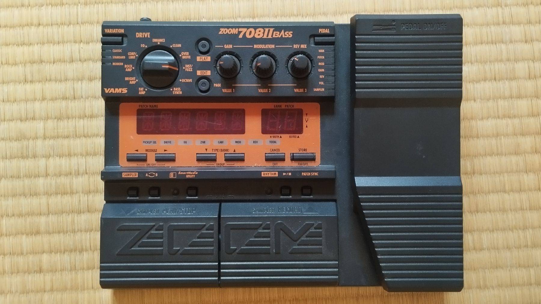 Equalizer: ZOOM 708II BASS – Gebraucht aus Schaffhausen von claki0
