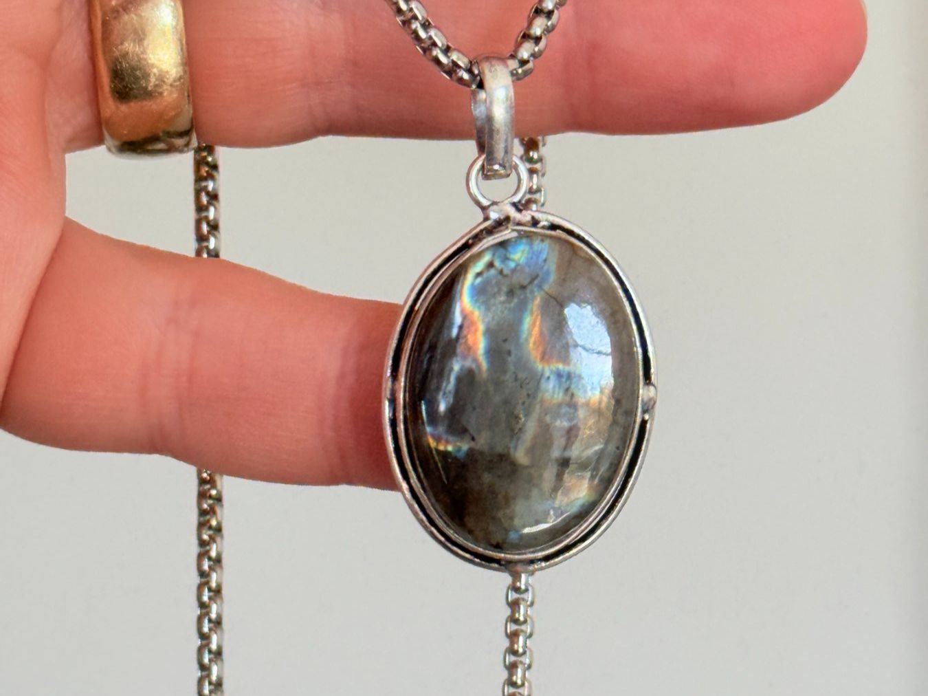 Ketten: Collier avec Labradorite – Neu und originalverpackt aus Genève von AWWA