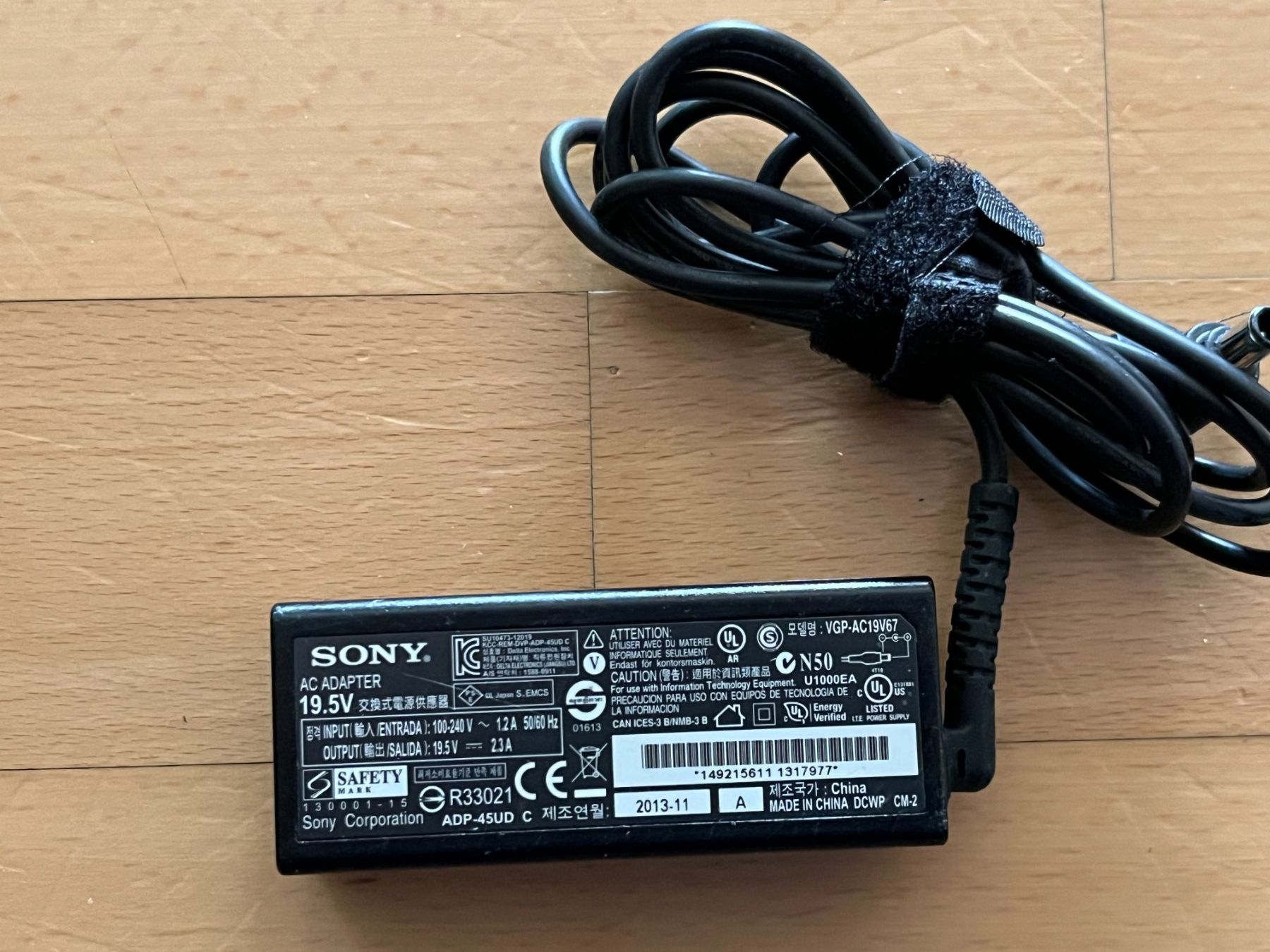 Laufwerke & Adapter: Sony Adapter 19.5V 2.3A – Gebraucht aus Winterthur von fla_hwg8