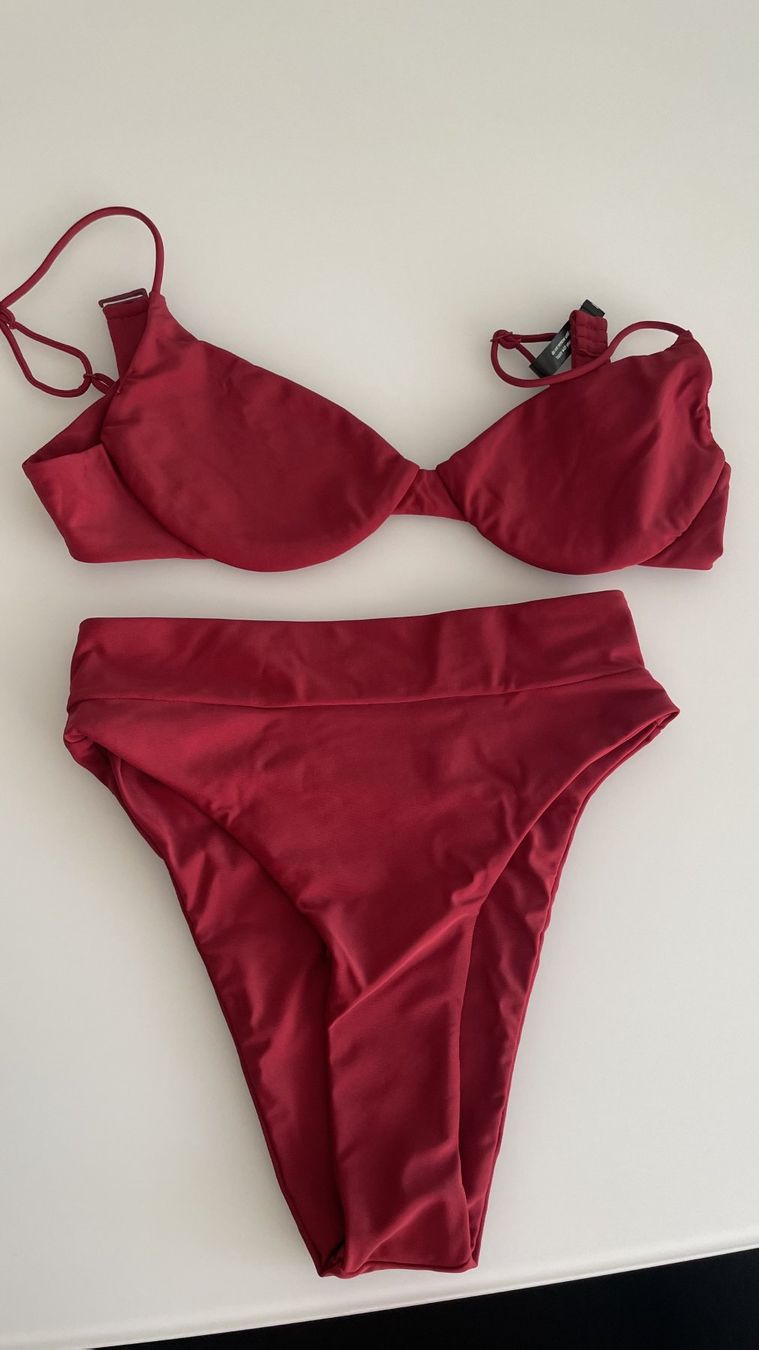 Badekleider & Bikinis: Bikini-Set rot – Gebraucht aus Mörigen von ludmel