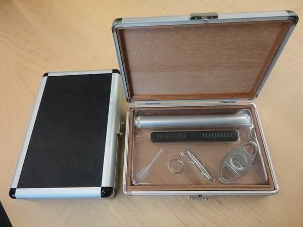 Humidor per sigari: Reise Humidor – Nuovo e nell'imballaggio originale da Wetzikon ZH venduto da Alpari